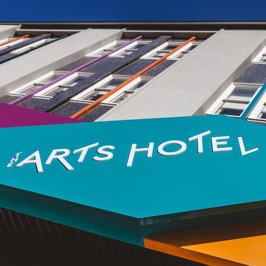 The Arts Hotel 夏洛特敦 外观 照片