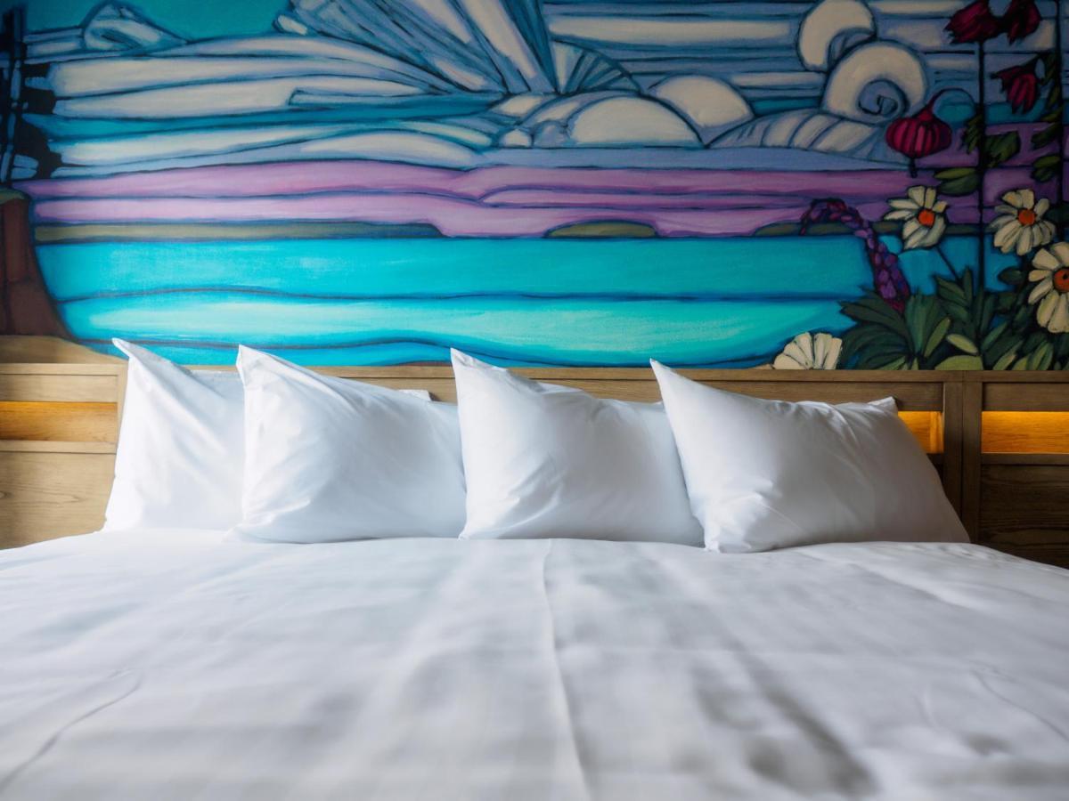 The Arts Hotel 夏洛特敦 外观 照片