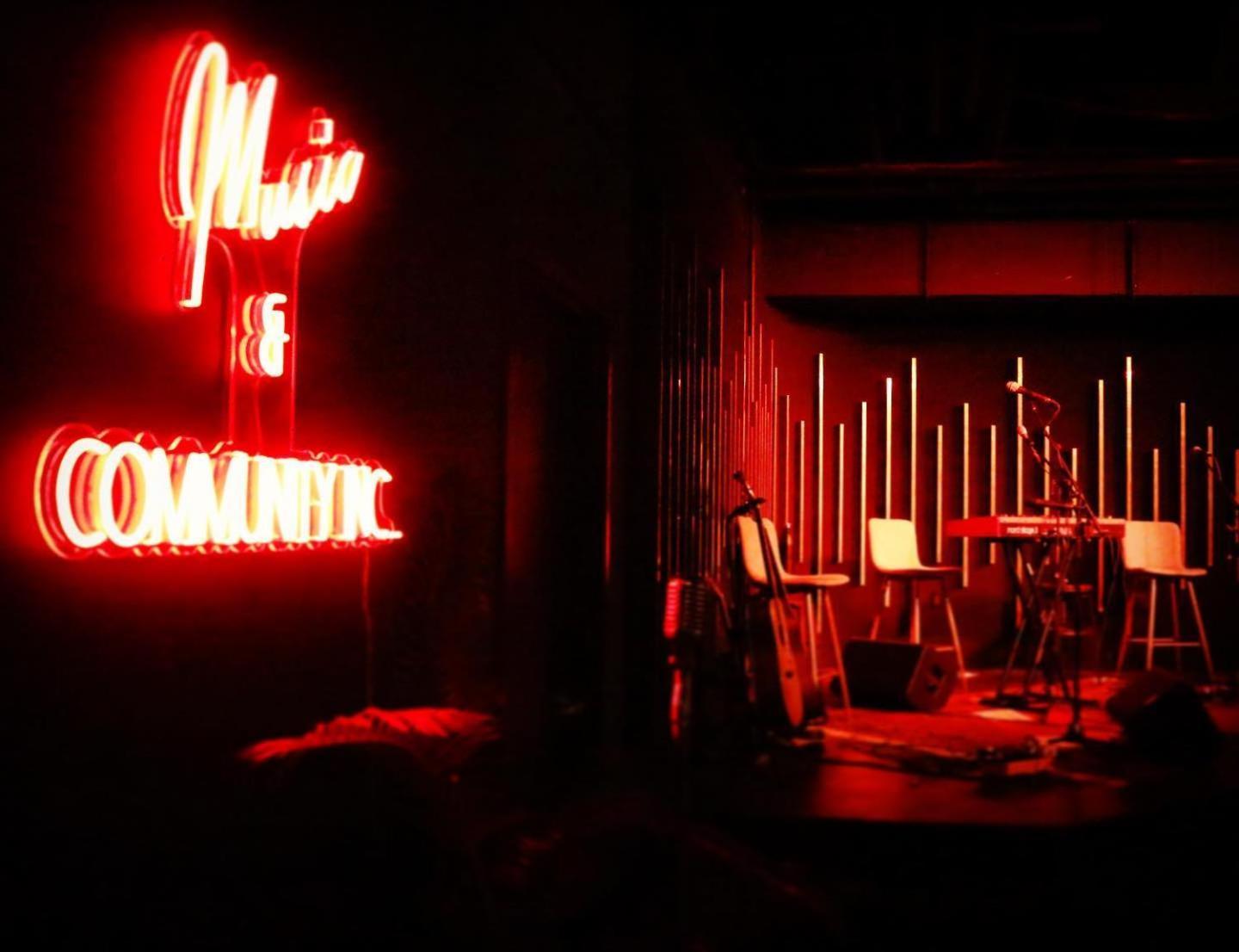 The Arts Hotel 夏洛特敦 外观 照片
